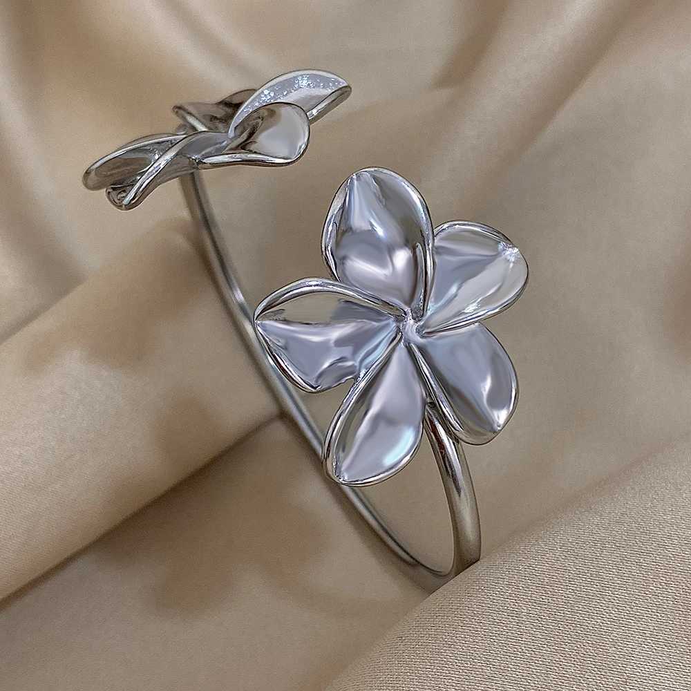 Cute Big Metal Flower Cuff Bracelet for Women Girls Fashion Simple Stainless Steel Floral Open Bangle Waterproof Jewelry GiftsX240925