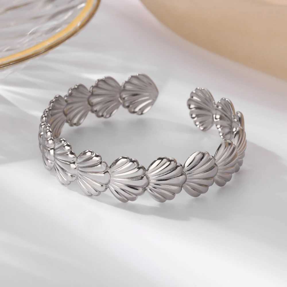 Stainless Steel Shell Cuff Bracelets For Women Gold Color Shell Opening Bracelet Bangles Luxury Summer Beach Wrist Jewelry GiftX240925