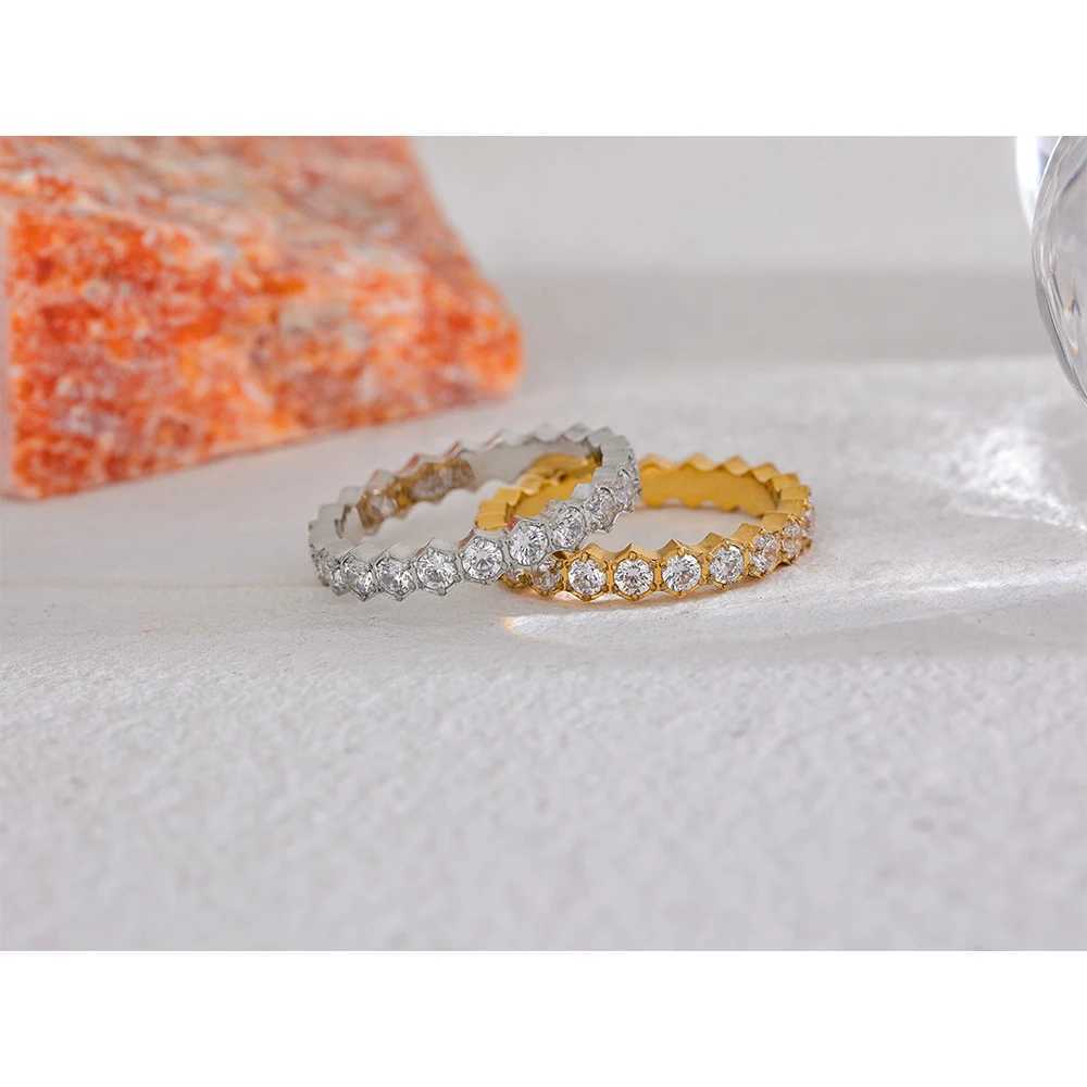 Yhpup Exquisite White Cubic Zirconia Sparkling Stainless Steel Classic Thin Unique Ring Luxury Engagement Wedding Fashion Jewelry Gift W240925