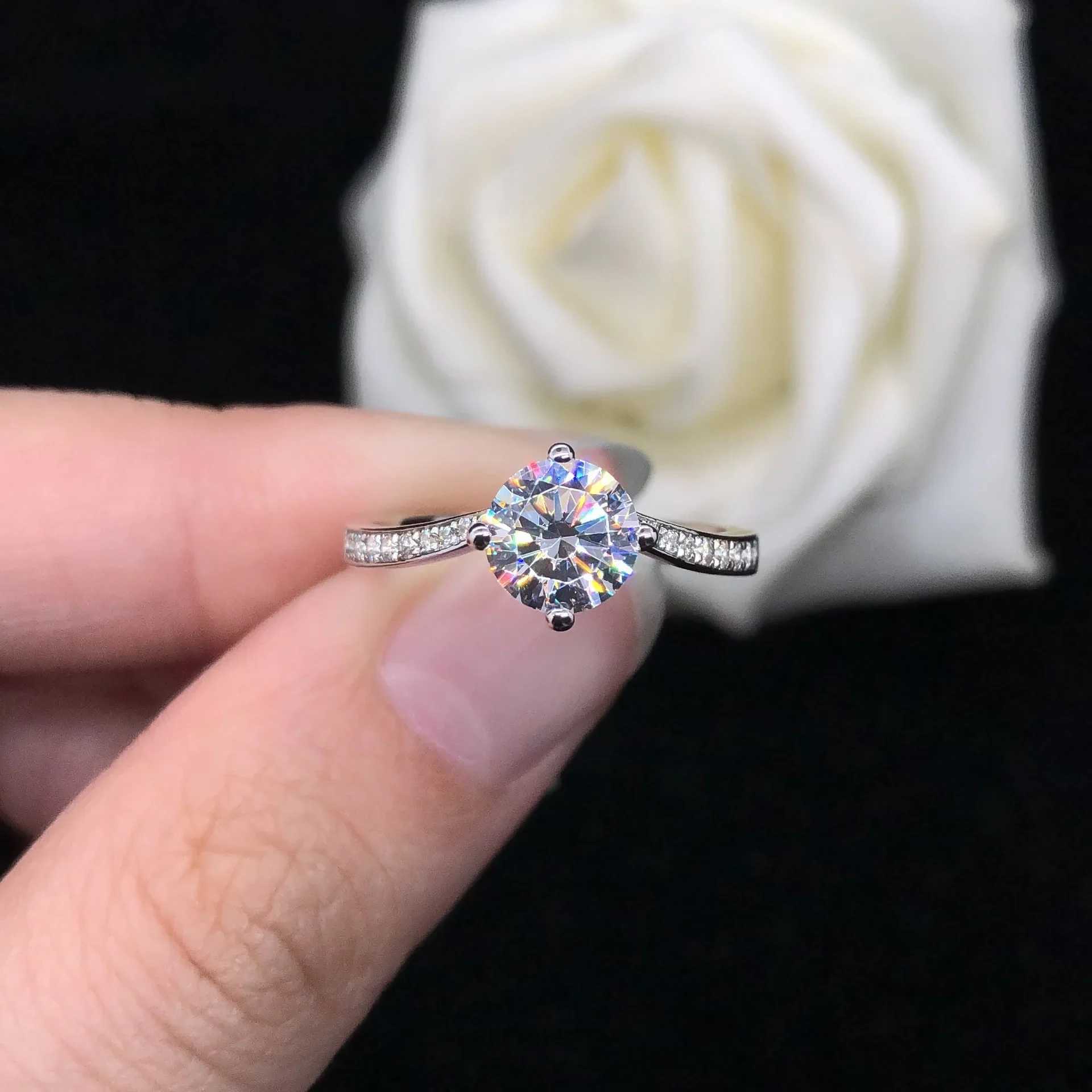 Solid 14K white gold AU585 white gold PT950 fashionable Mozambique diamond ring 18K gold 1-carat recommended ring W240925