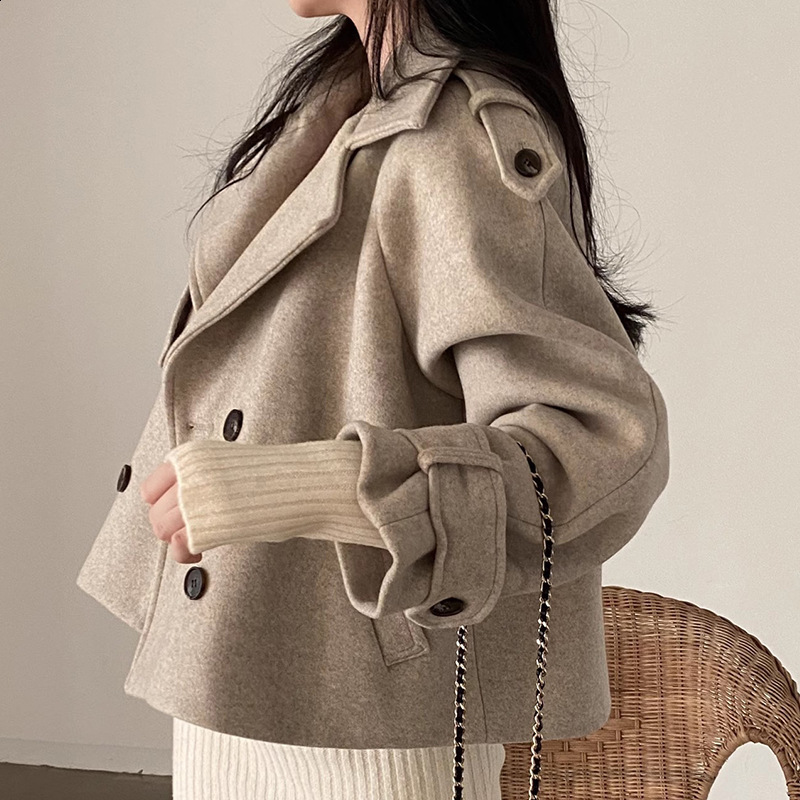 Korean chic autumn and winter French suit collar with double breasted pockets niche loose and versatile woolen short jacket for women 240925