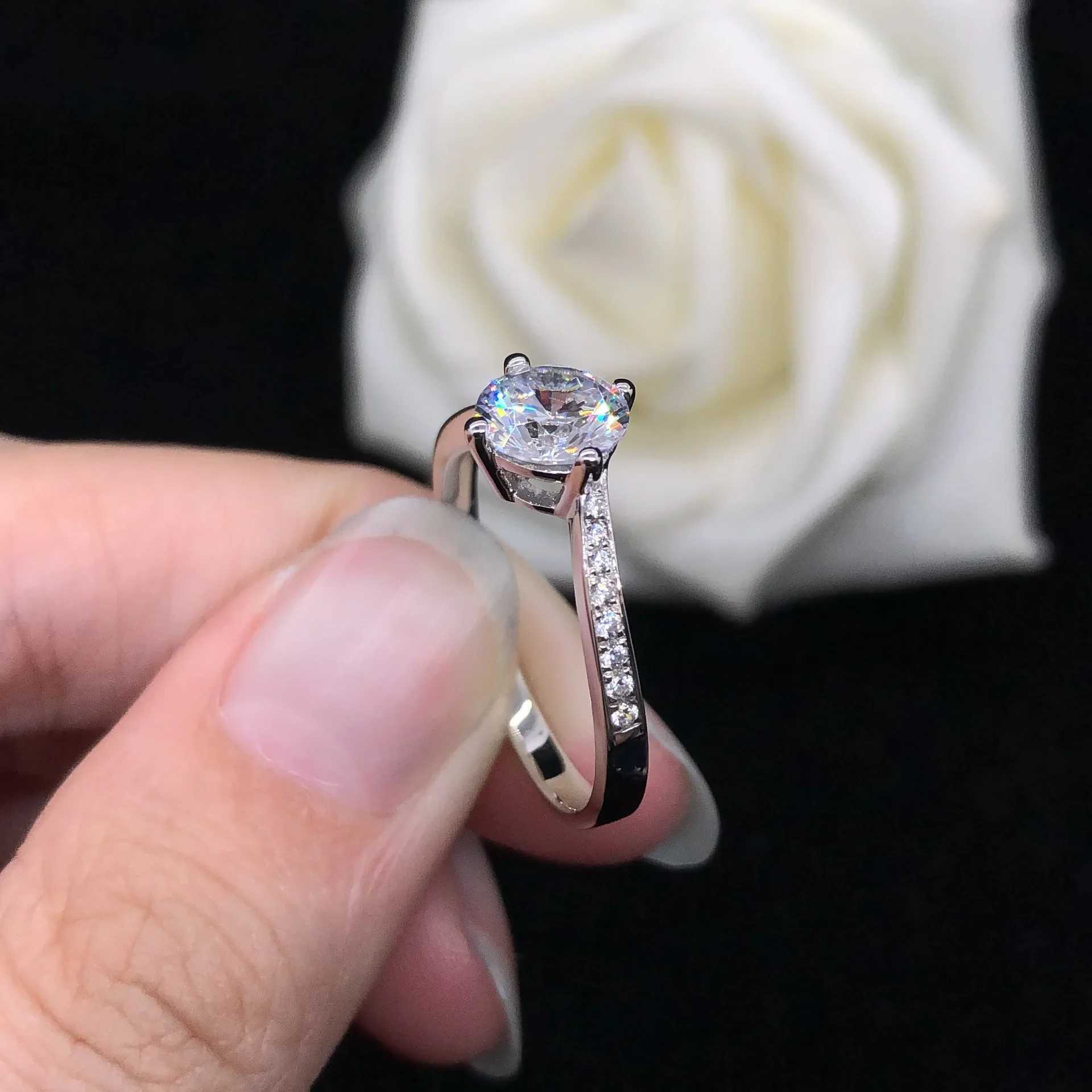 Solid 14K white gold AU585 white gold PT950 fashionable Mozambique diamond ring 18K gold 1-carat recommended ring W240925
