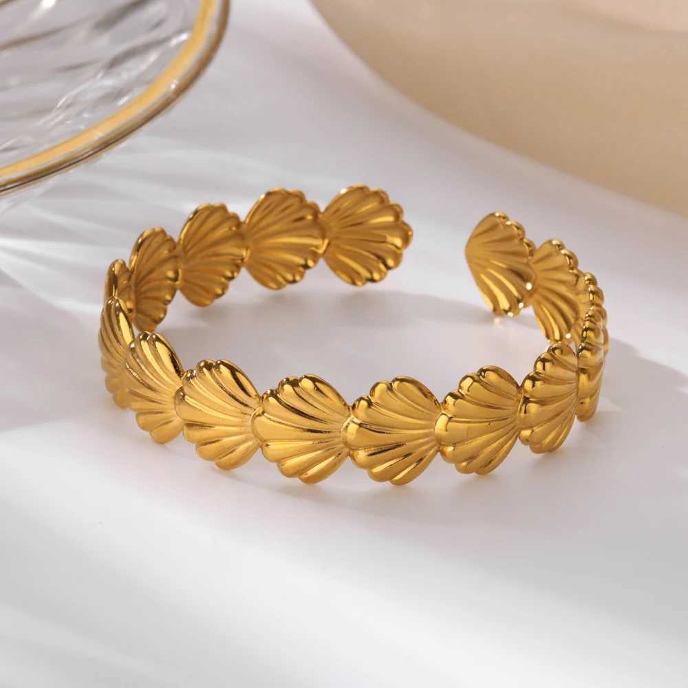 Stainless Steel Shell Cuff Bracelets For Women Gold Color Shell Opening Bracelet Bangles Luxury Summer Beach Wrist Jewelry GiftX240925