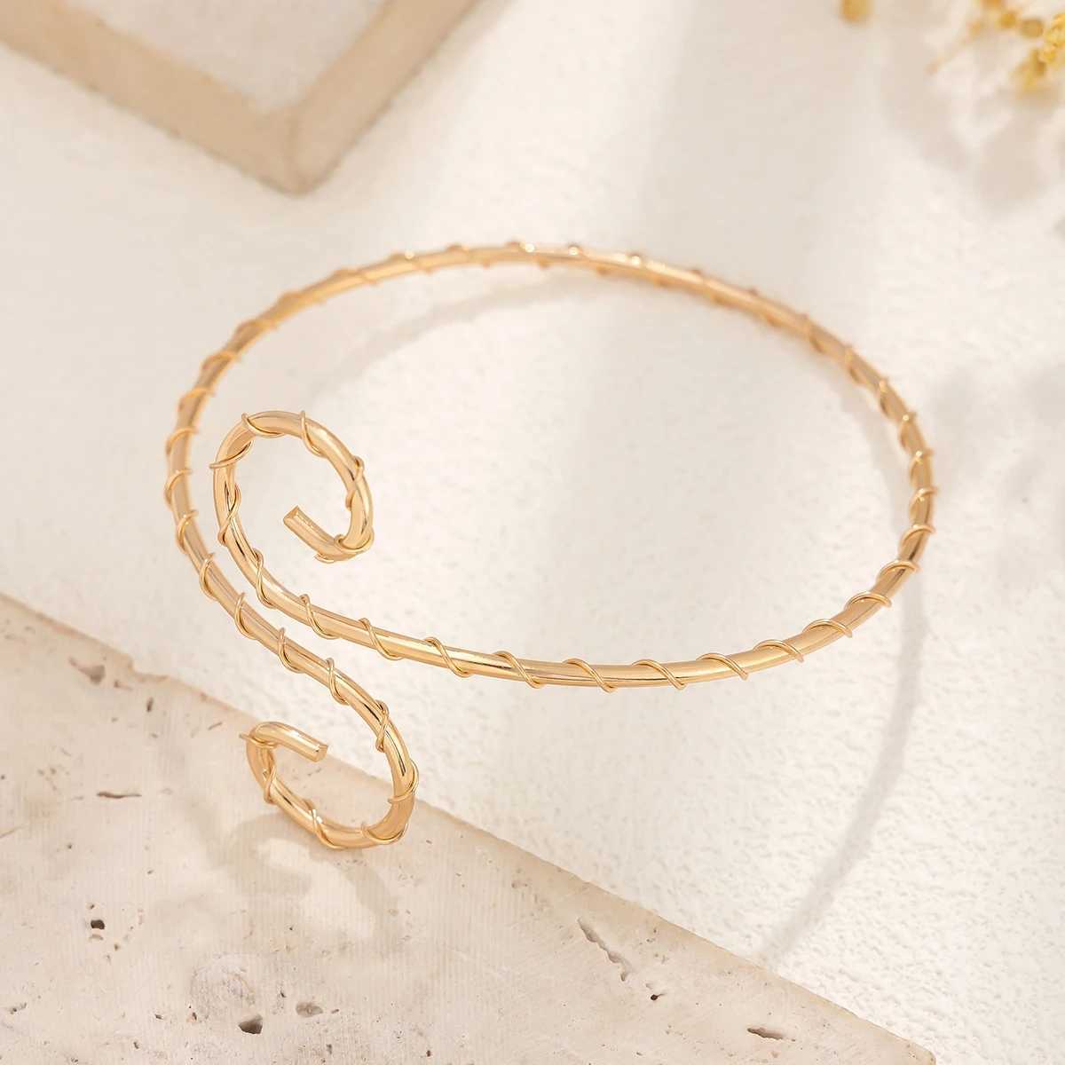 Ingemark Simple Wrap Circle Geometric Open Cuff Bangles for Women Vintage Goth Hollow Spiral Arm Bracelets Couple Jewelry GiftX240925