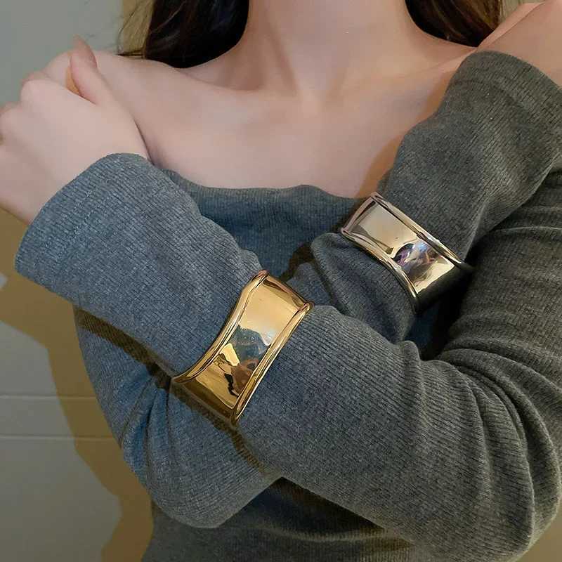High Quality Stainless Steel Metal Wide Cuff Open Bracelet Bangle for Women Waterproof Texture Personalized Unisex Jewelry GiftX240925