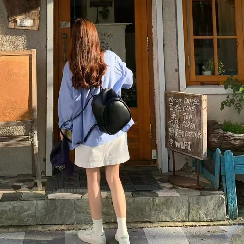 2024 new designer backpack, new Korean niche large capacity casual backpack, simple women's commuting women's soft leather bag