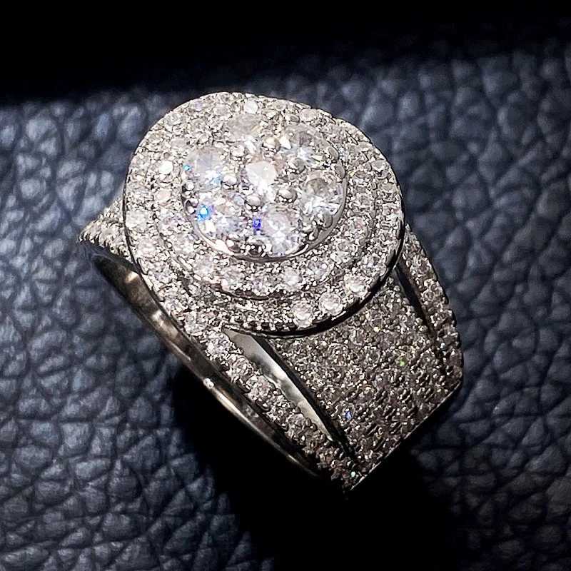 Huitans gorgeous womens engagement ring modern and fashionable design sparkling cubic zirconia womens ring party new jewelry W240925