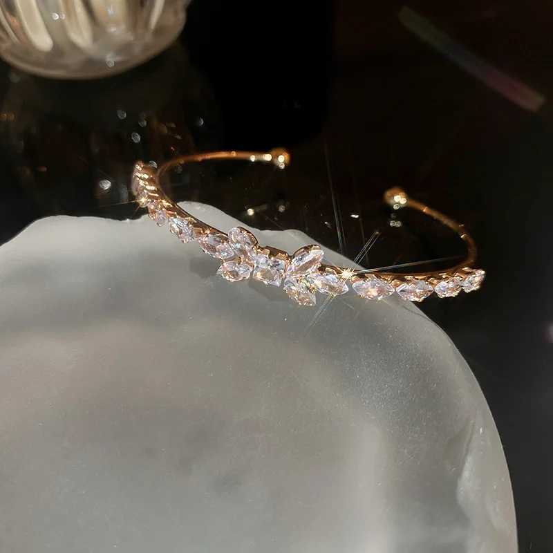 2024 New Korean Exquisite Shining Crystal Bowknot Opening Bracelet Simple Fashion Sweet Senior Bracelet Elegant Women JewelryX240925