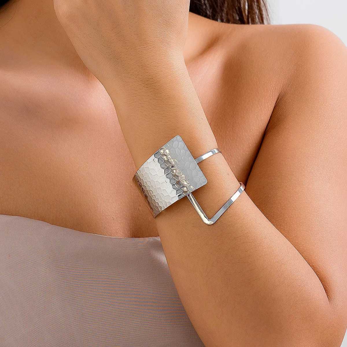 Lacteo Trendy Wide Hollow Out Splicing Cuff Bracelet for Women Opening Arm Bangles Jewelry Party Wedding Girls Accessories NewX240925