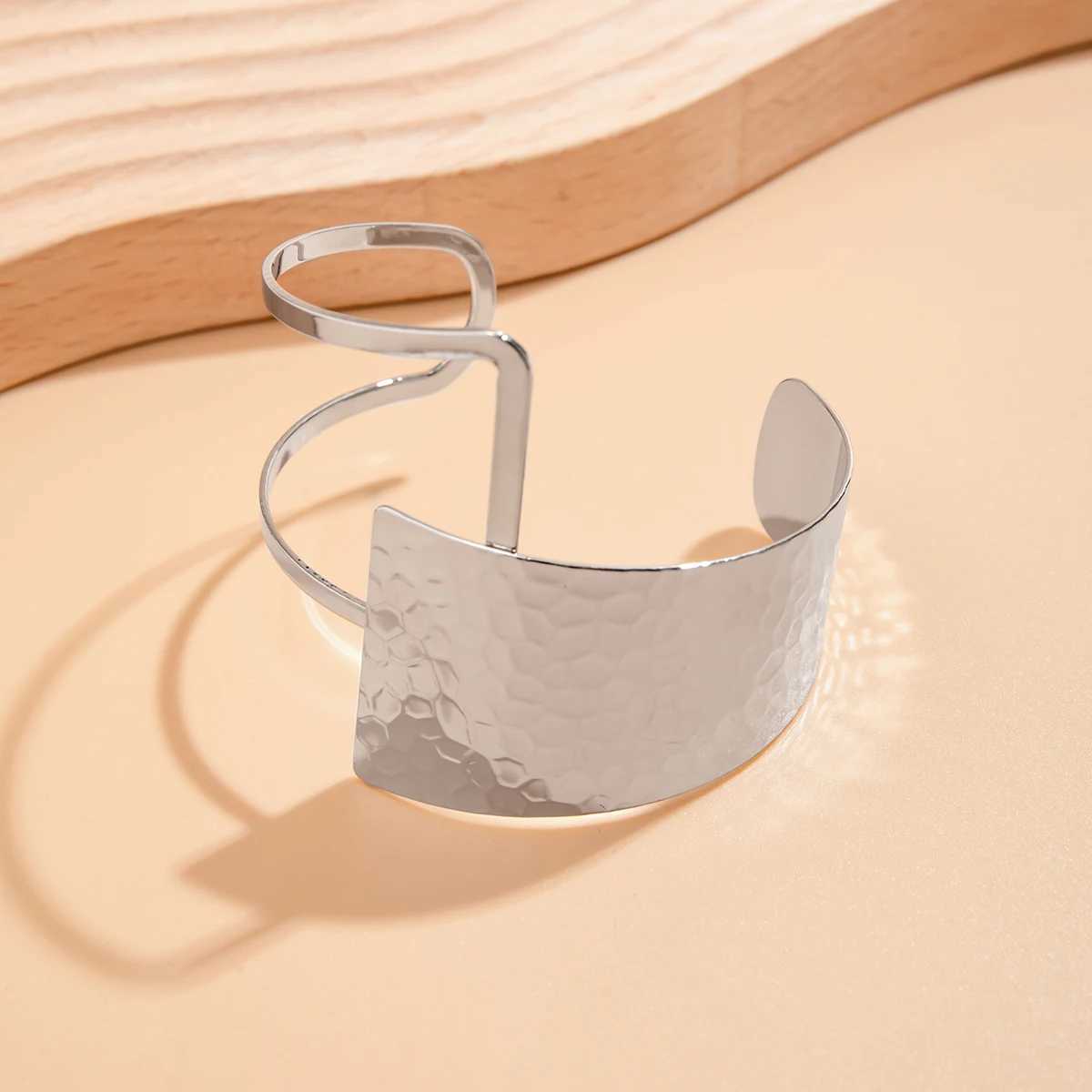 Lacteo Trendy Wide Hollow Out Splicing Cuff Bracelet for Women Opening Arm Bangles Jewelry Party Wedding Girls Accessories NewX240925