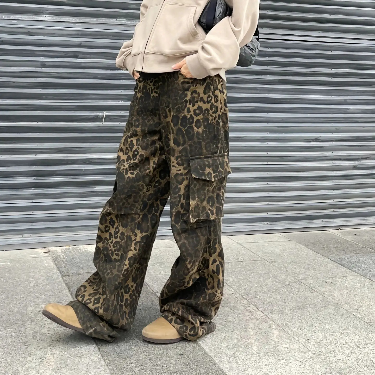 European and American oversized multi pocket leopard print workwear pants for womens street casual wide leg hip-hop trend Trouser Z260314