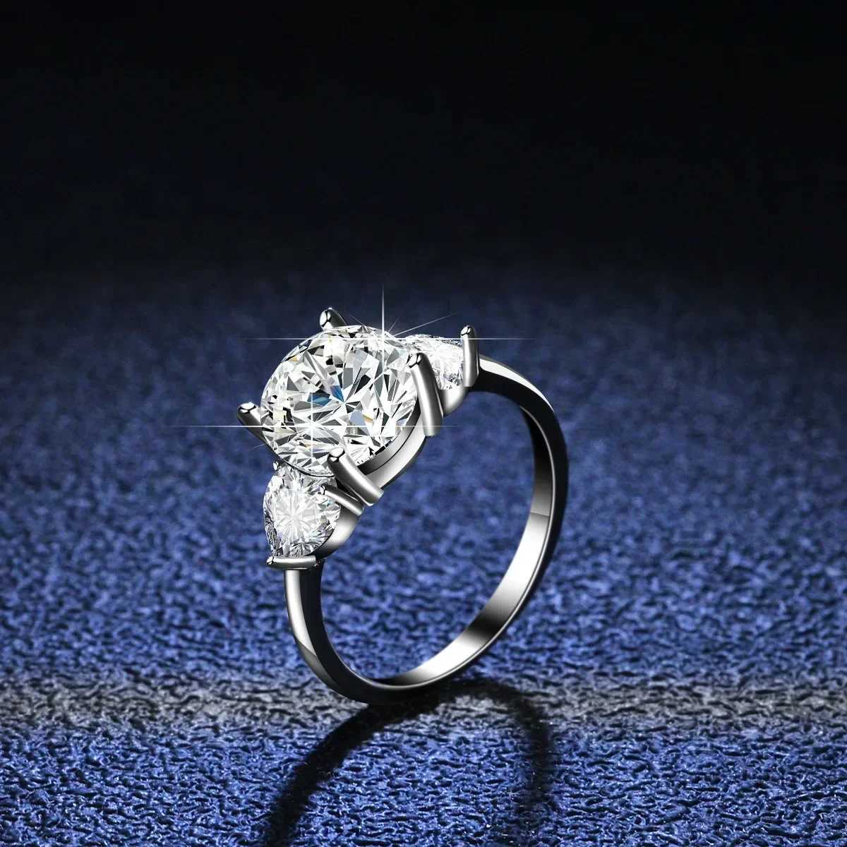 Platinum PT950 Classic Four Claw Ring 3-carat Moissanite Diamond Ring Womens Heart Diamond Ring Womens Pigeon Egg Jewelry W240925