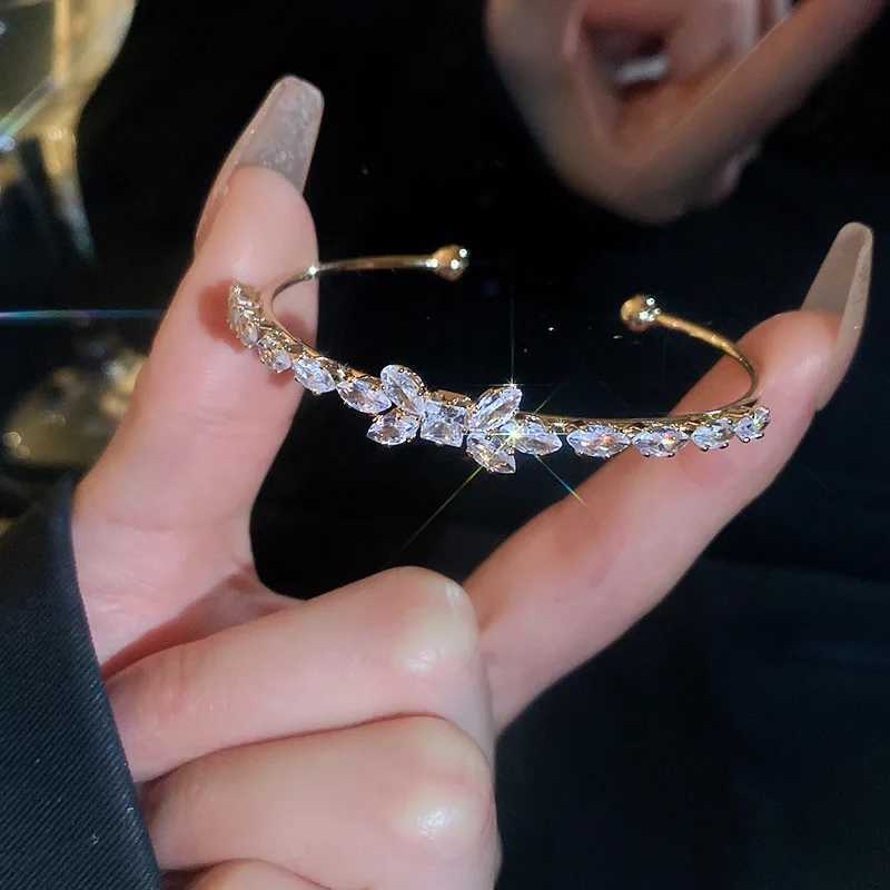 2024 New Korean Exquisite Shining Crystal Bowknot Opening Bracelet Simple Fashion Sweet Senior Bracelet Elegant Women JewelryX240925