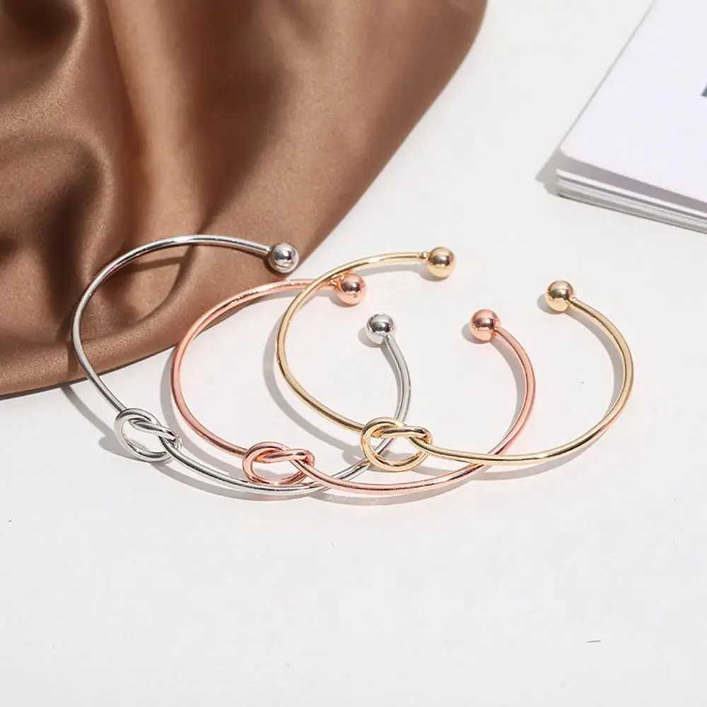 Love Knot Bracelets Thank You Bridesmaid Proposal Gifts Wedding Party Favers Tie The Knot Open Cuff Bangles for Women GirlsX240925