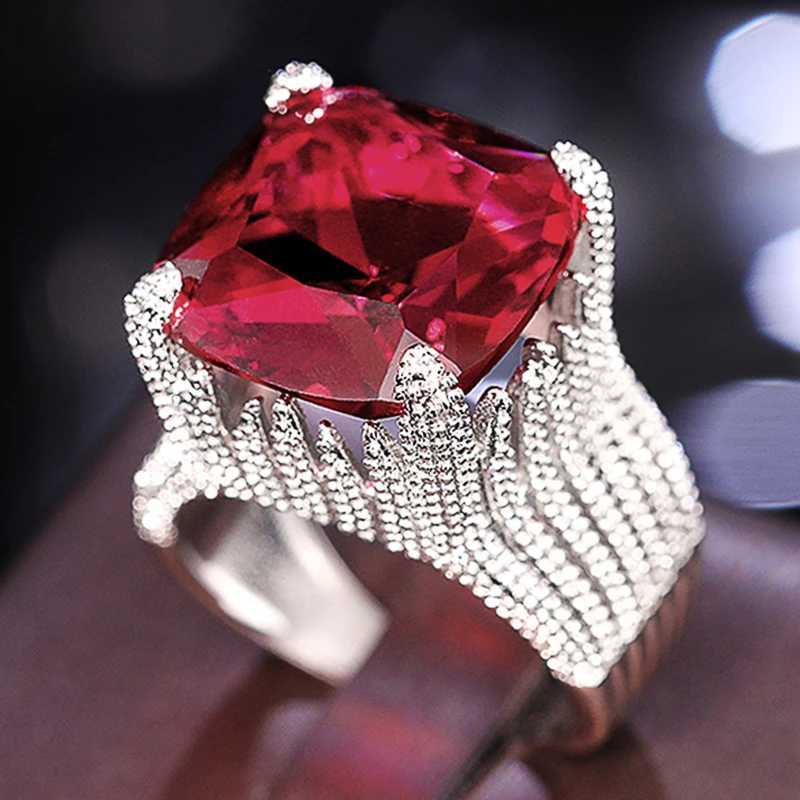 Huitan Hyperbole Red Cubic Zirconia Womens Ring Party New 2023 Gorgeous Womens Accessories Anniversary Gift Fashion Jewelry W240925