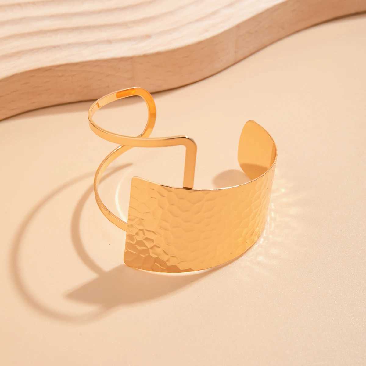 Lacteo Trendy Wide Hollow Out Splicing Cuff Bracelet for Women Opening Arm Bangles Jewelry Party Wedding Girls Accessories NewX240925
