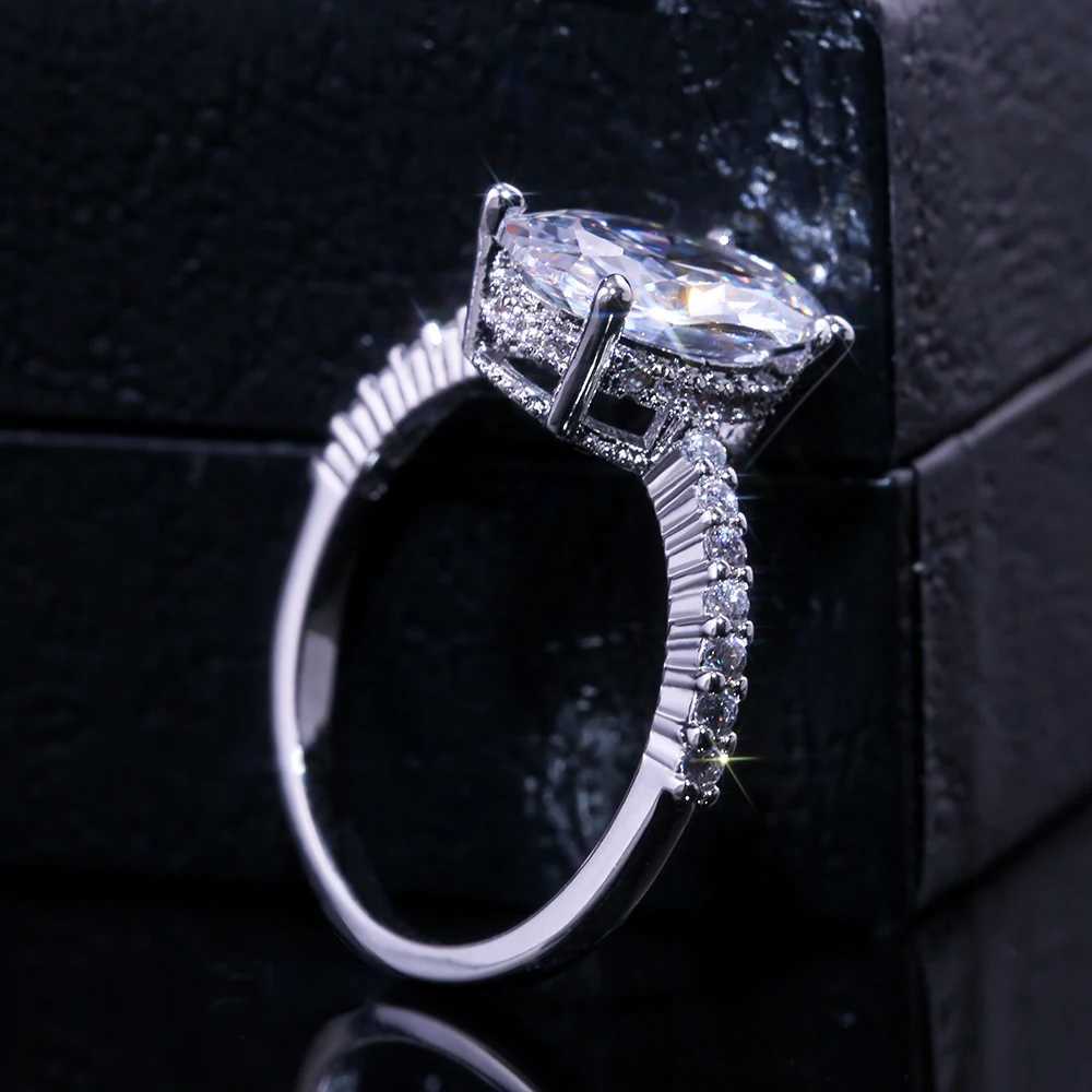 Huitan oval ring with dazzling and bright CZ stone quad set classic wedding anniversary gift for wife and girlfriend W240925