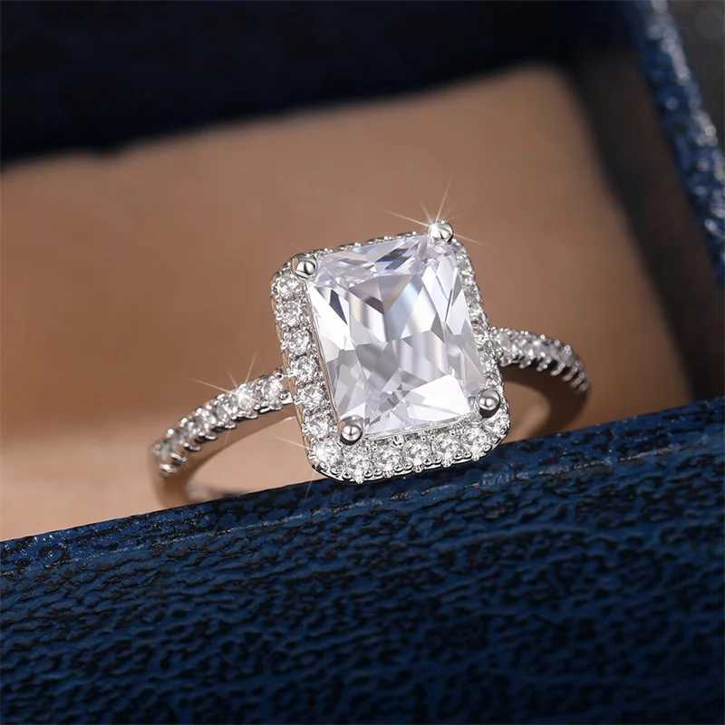 Huitan Crystal Cube Zirconia Wedding Ring Series Womens High Quality Silver Engagement Band Fashion Jewelry Wholesale W240925