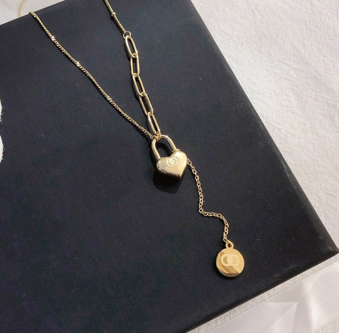 Womens Love Pendant Necklace Luxury Designer Necklace Classic Premium Jewelry Accessories Hot Fashion Exquisite Gift 18k Gold Plated Long Chain