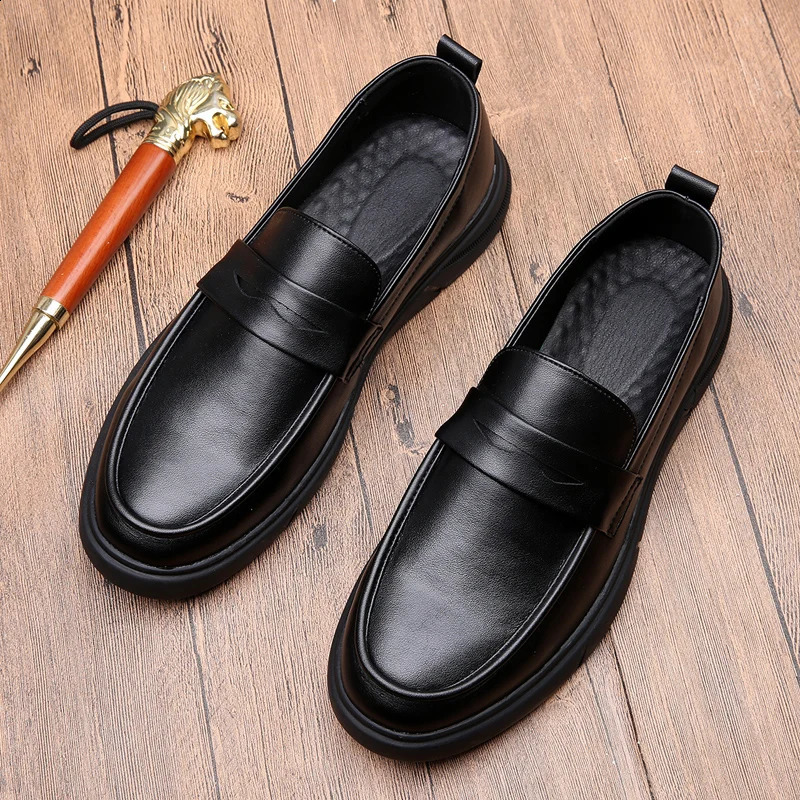 Sell Moccasins Fashion Man Loafers Casual Leather Shoes Handmade Men Flats Lightweight Driving Shoes Leisure Walk Boat Shoes 240924