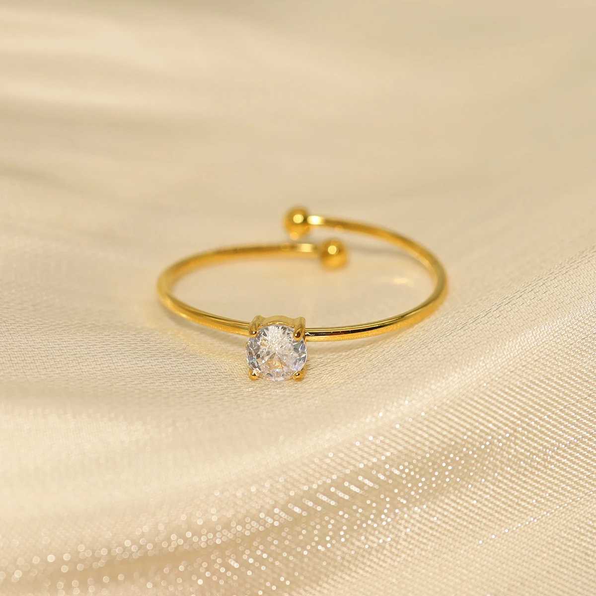 Wild and trendy stainless steel zircon ring suitable for womens classic cubic zirconia luxury 18K gold-plated wedding jewelry W240925
