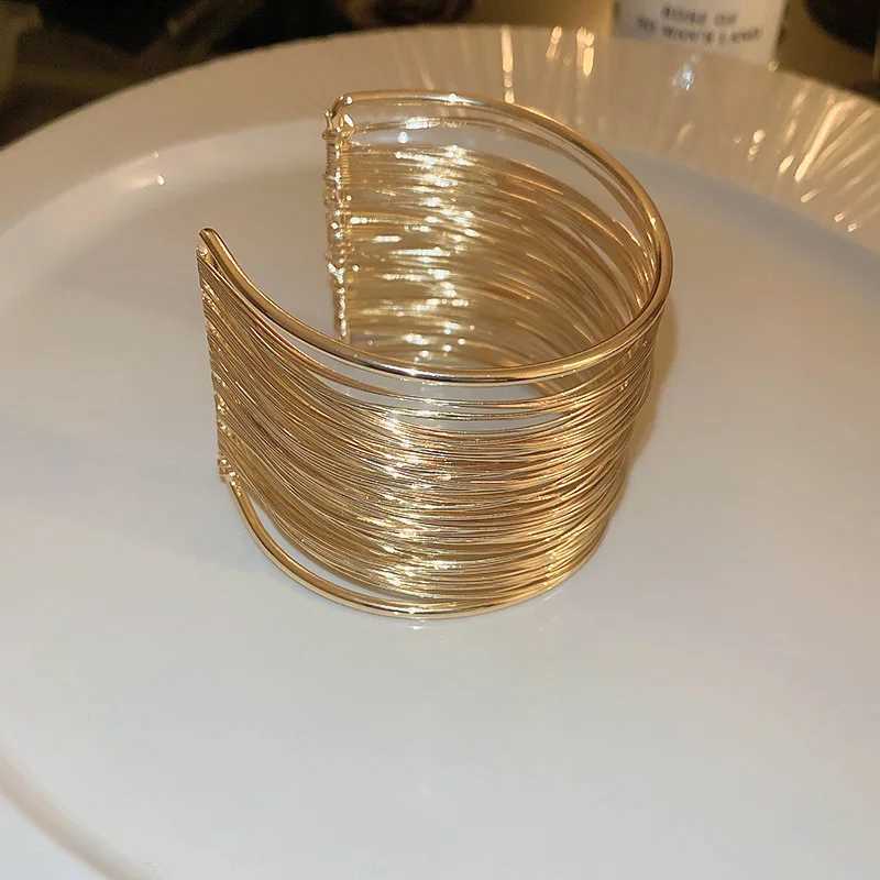 Multi-layer Metal Line Wide Bangles for Women Golden Open Bracelet Cuff Bangle Exaggerate Retro Personality Party Jewelry GiftX240925