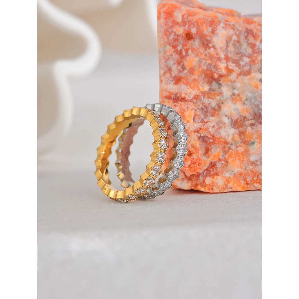 Yhpup Exquisite White Cubic Zirconia Sparkling Stainless Steel Classic Thin Unique Ring Luxury Engagement Wedding Fashion Jewelry Gift W240925