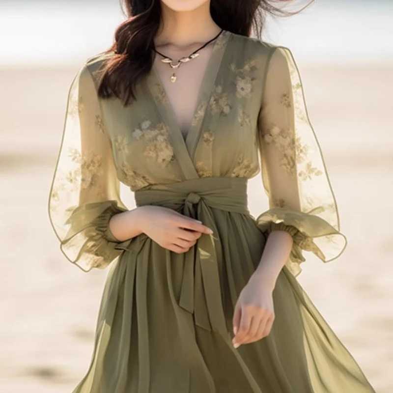 Spring Autumn New V-neck Fashion Puff Sleeve Maxi Dress Women High Street Printing Lacing Patchwork Dresses French Style Robe M240924
