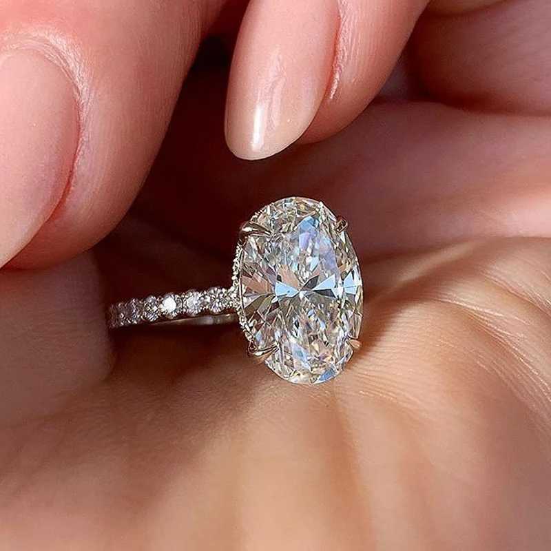Huitan oval ring with dazzling and bright CZ stone quad set classic wedding anniversary gift for wife and girlfriend W240925