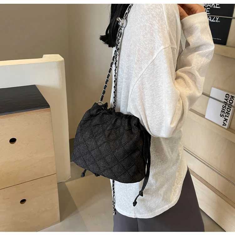 Trendy Design Denim Bucket Bag Shoulder Crossbody Bags for Women Handbags and Purses New Trendy Design Travel Messenger Bag M240925