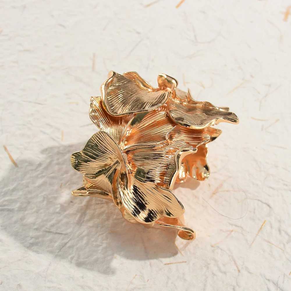 Exaggerated Vintage Metal Hollow Leaves Open Bracelets Bangle For Women Hip-hop Punk Jewelry Party AccessoryX240925