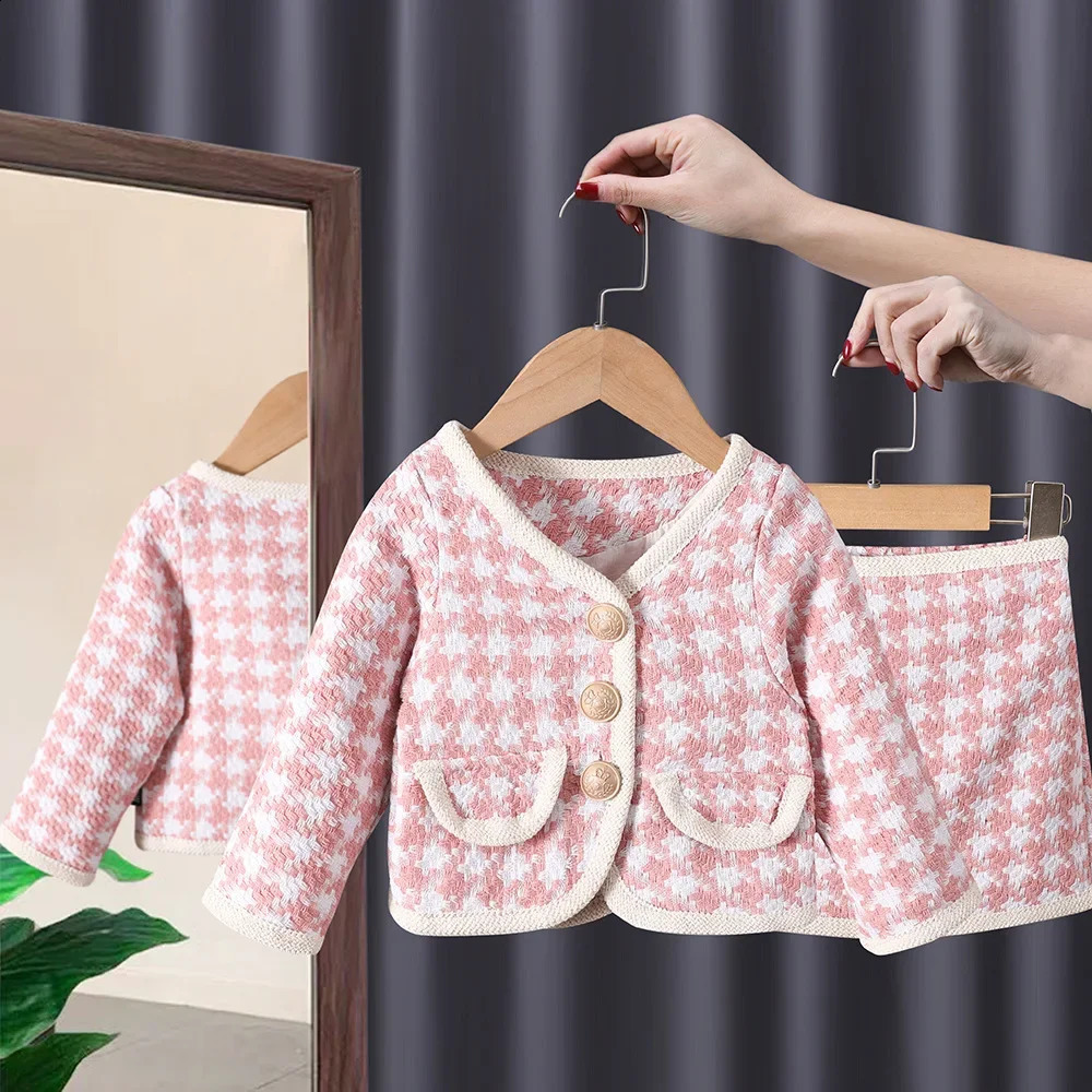 Girls classic checkered clothing set with cardigan and skirt baby girl childrens elegant spring autumn 240925