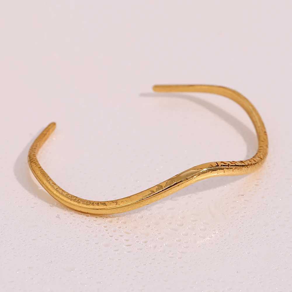 E.B.belle 2023 New in Holiday Beach Accessories Waterproof Wave Shape Cuff Bracelet for Woman Stainless Steel Bangles BraceletsX240925