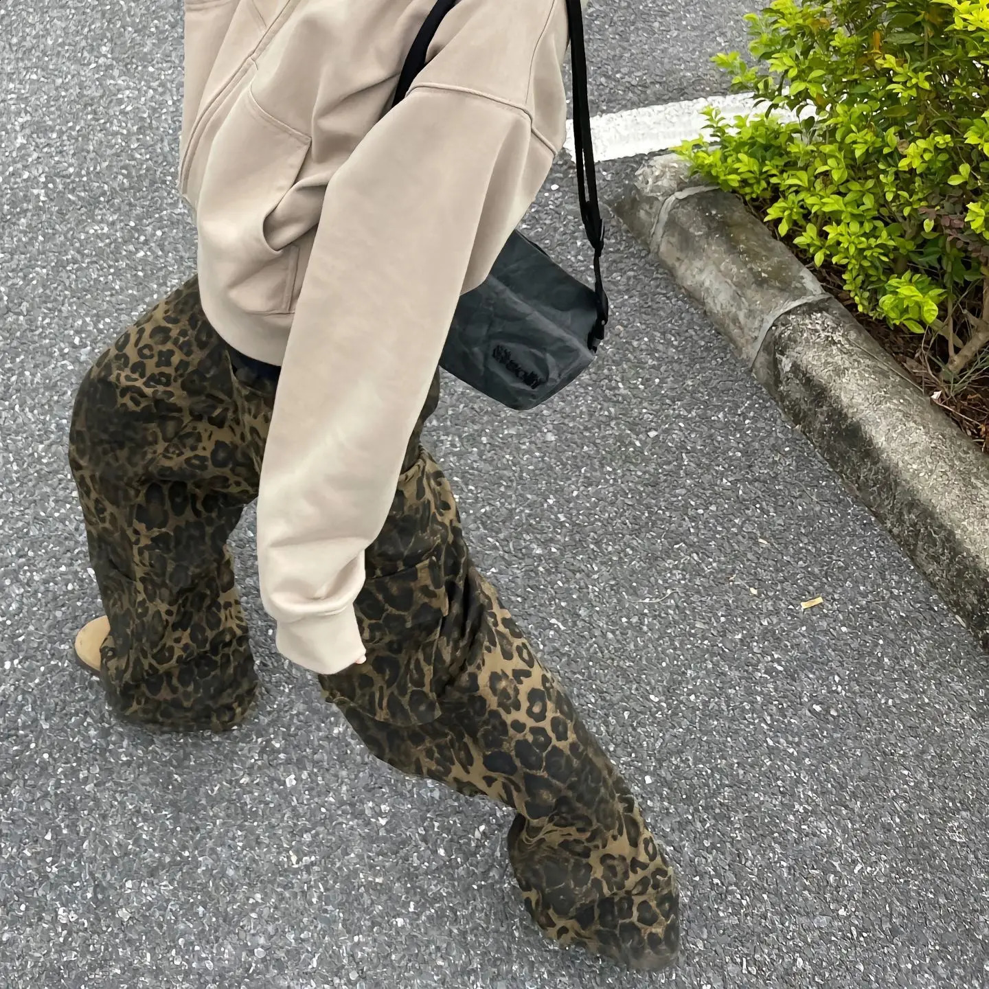 European and American oversized multi pocket leopard print workwear pants for womens street casual wide leg hip-hop trend Trouser Z260314