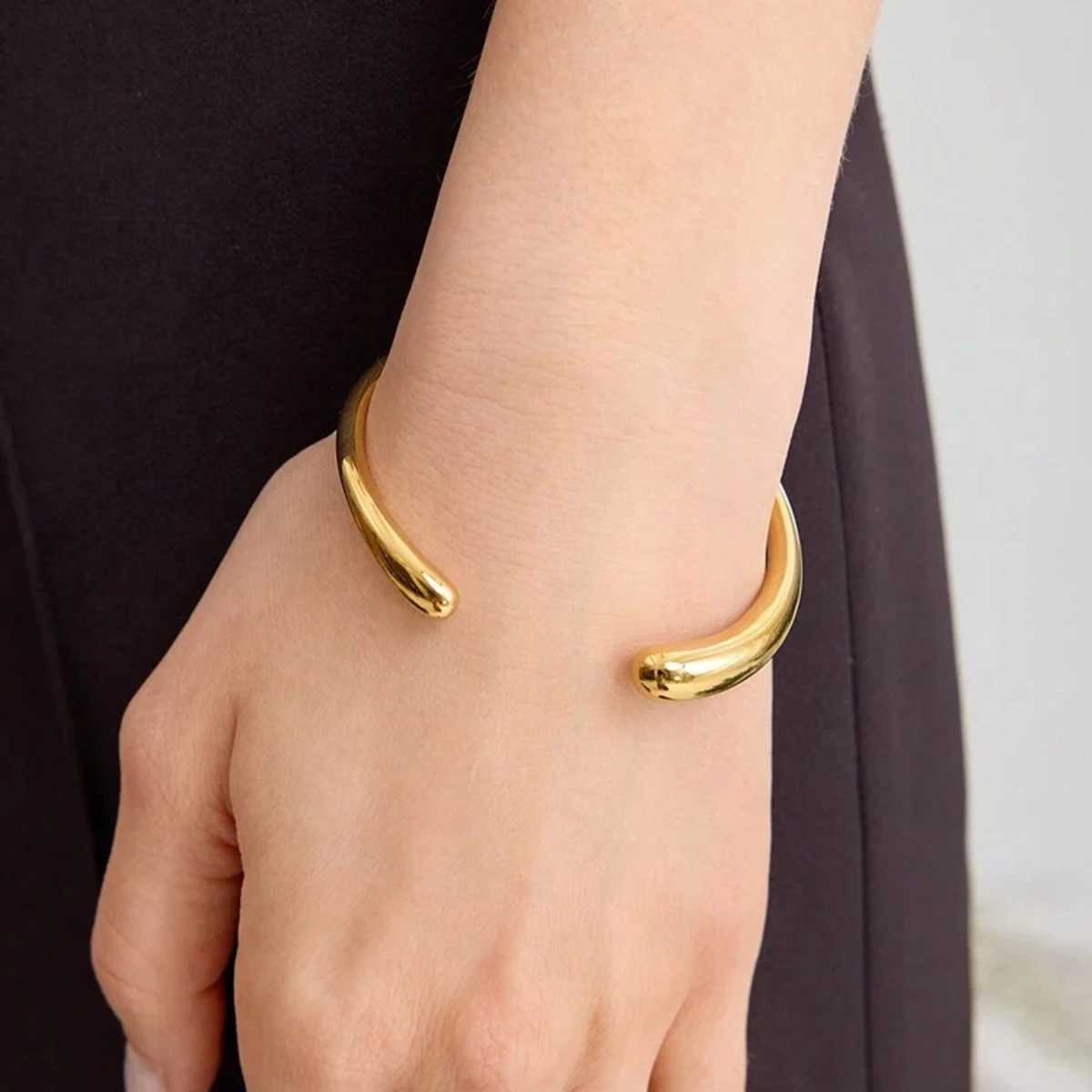 18K PVD Plated Stainless Steel Round Smooth Minimalist Fine Polished Open Bracelet Bangle Rust Proof Metal Attractive JewelryX240925