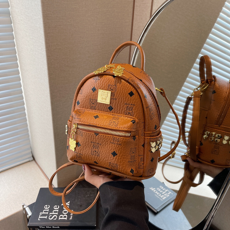 Backpack women's backpack 2025 new autumn niche fashion high-end sense large capacity versatile college student leisure bag
