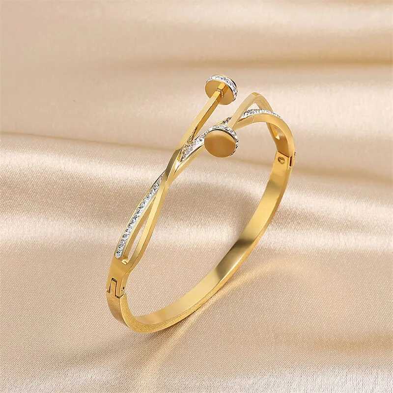 Luxurious and unique double crystal nail head cross stainless steel bracelet suitable for womens love wedding gift bracelet W240925