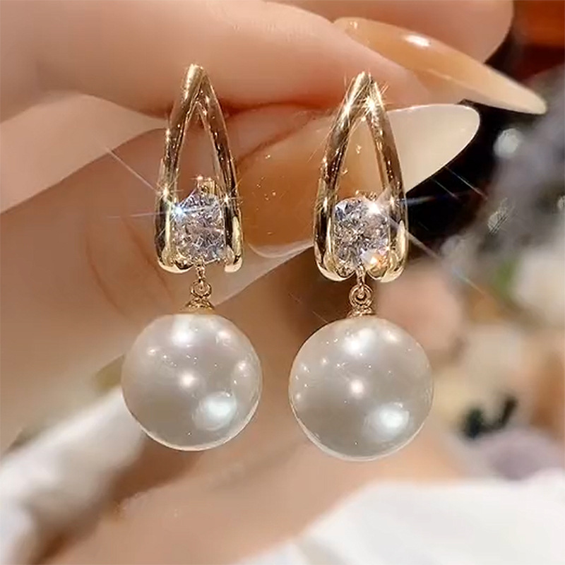 Elegant Designer Pearl Earrings Simulated White Water Drop Pearl Earrings for Women 18K Gold Silver Freshwater Pearl Dangle Earring Wedding Jewelry Gi