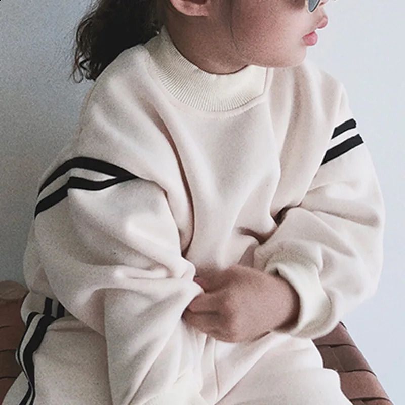 Winter baby wool sportswear set childrens long sleeved clothing set boys casual pants set warm toddler set 240924