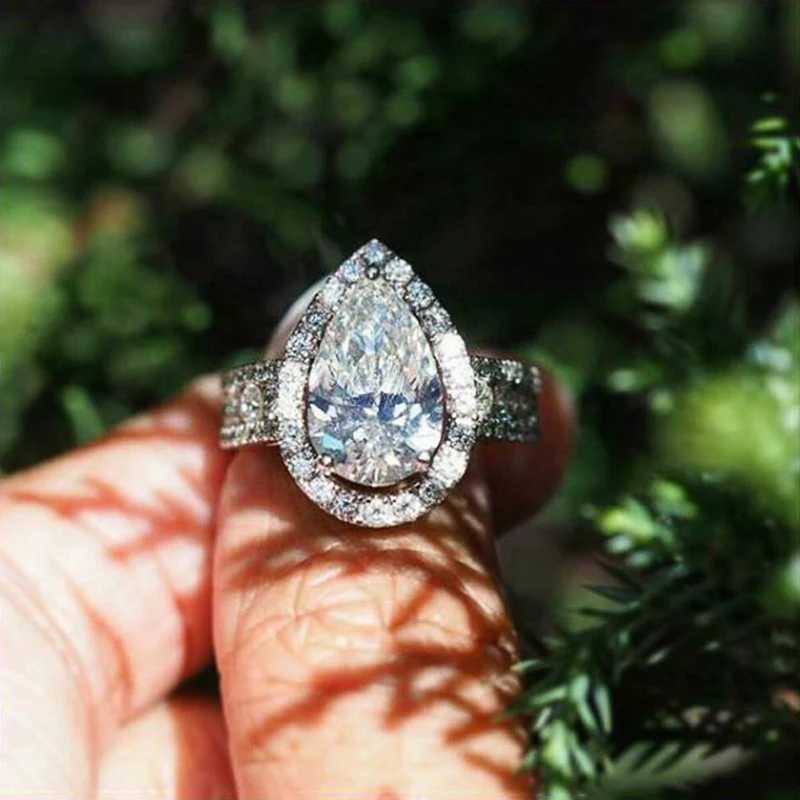 Huitan Novel Engagement Rings for Women Pear Shaped Crystal Cubic Zirconia AAA Dazzling Fashion Accessories Elegant Female RingsX240926