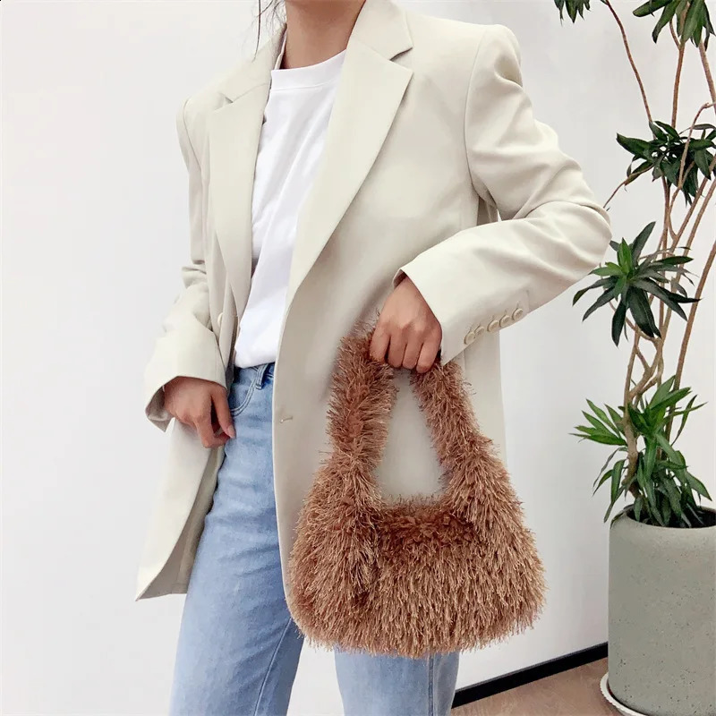 Solid color faux fur womens fur shoulder bag sweet winter plush womens handbag simple womens underwear bag wallet clutch 240923