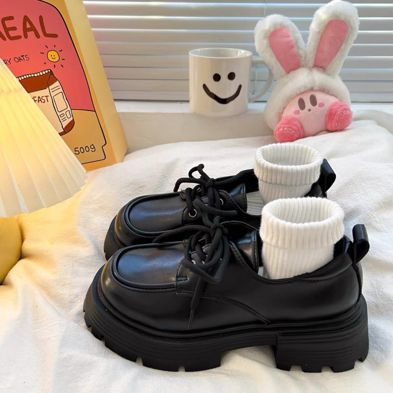 British style women's shoes, black thick soled small leather shoes, women's 2024 new style, thick heel, height increasing, short and versati