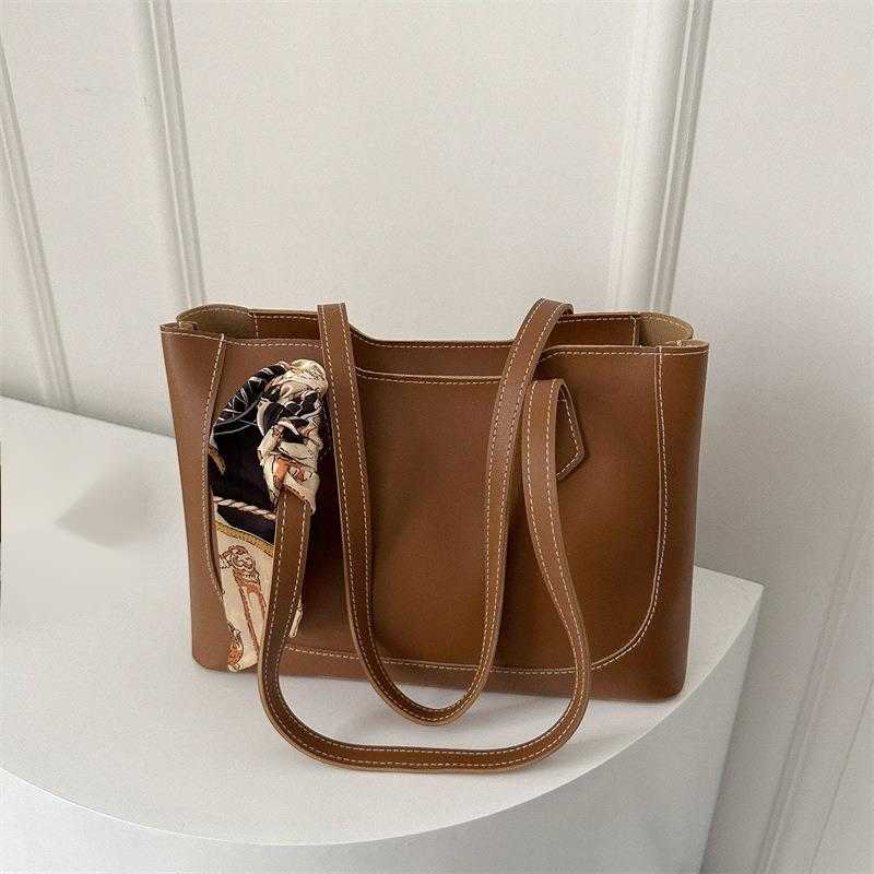 CMM Big Bag Womens Large Capacity Bag New High End and Niche Shoulder Bag College Student Class Commuting Tote Bag