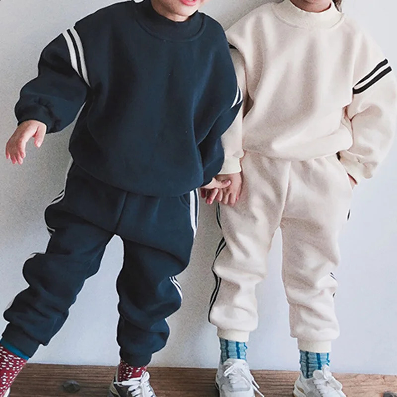 Winter baby wool sportswear set childrens long sleeved clothing set boys casual pants set warm toddler set 240924