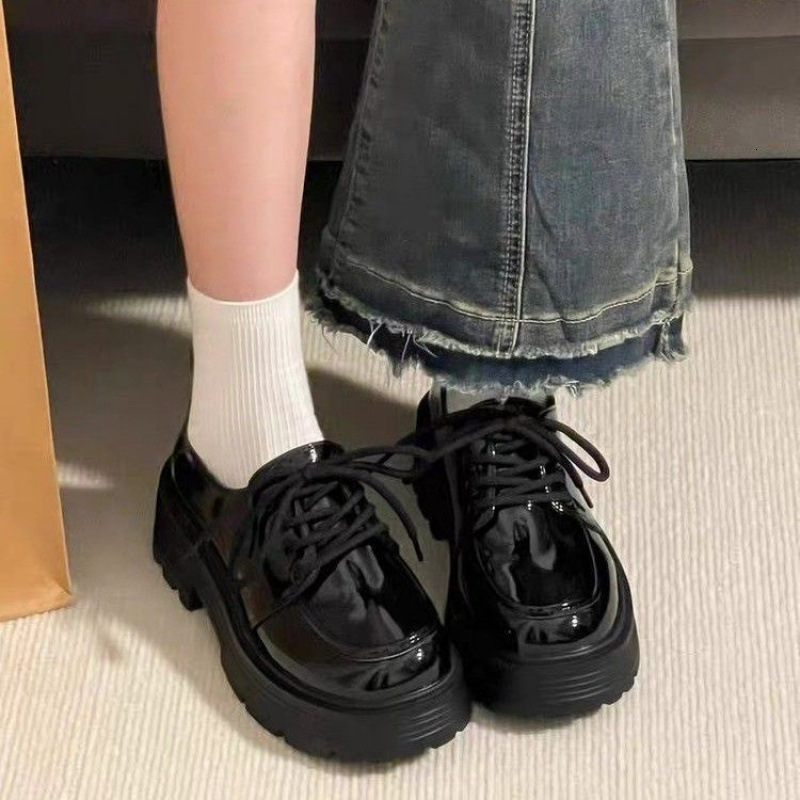 British style women's shoes, black thick soled small leather shoes, women's 2024 new style, thick heel, height increasing, short and versati