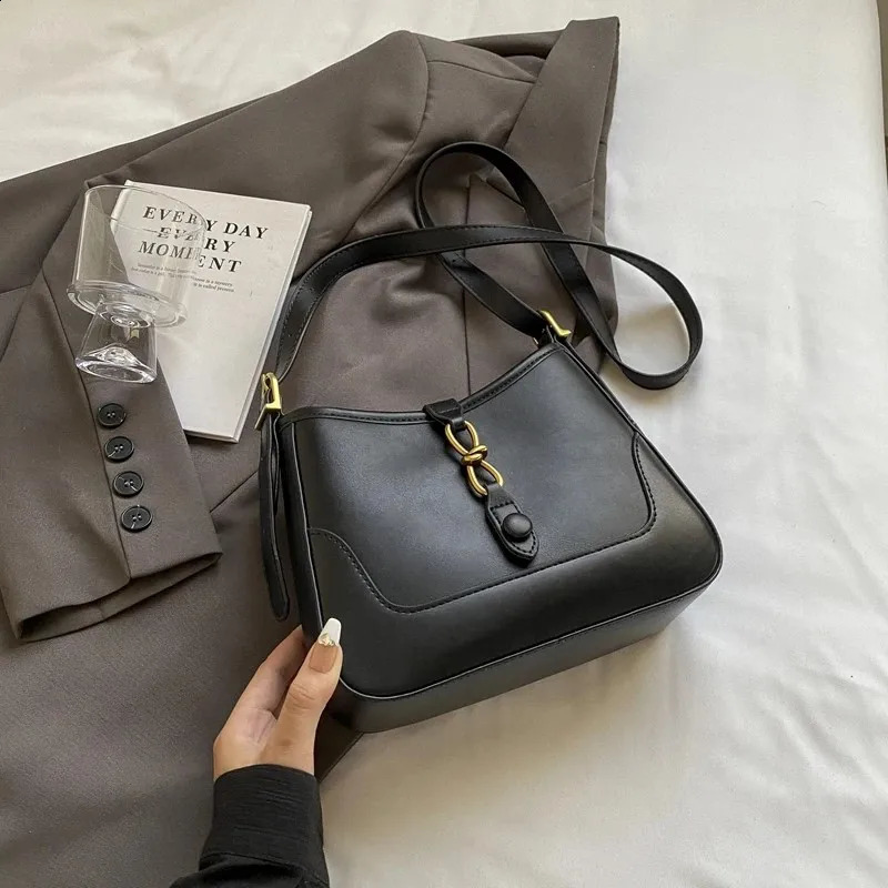 Women's Retro hot PU Leather Crossbody Bag: Korean Style Travel Underarm Shoulder Bag, High-quality Fashion Handbag for Winter 2024