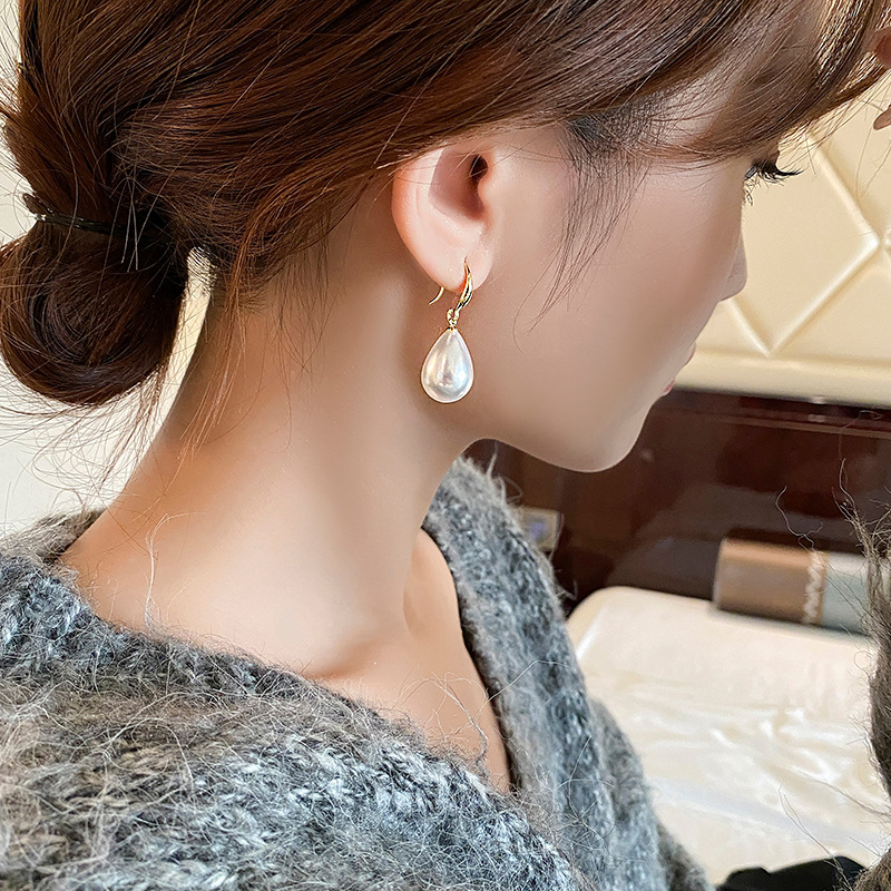 Elegant Designer Pearl Earrings Simulated White Water Drop Pearl Earrings for Women 18K Gold Silver Freshwater Pearl Dangle Earring Wedding Jewelry Gi