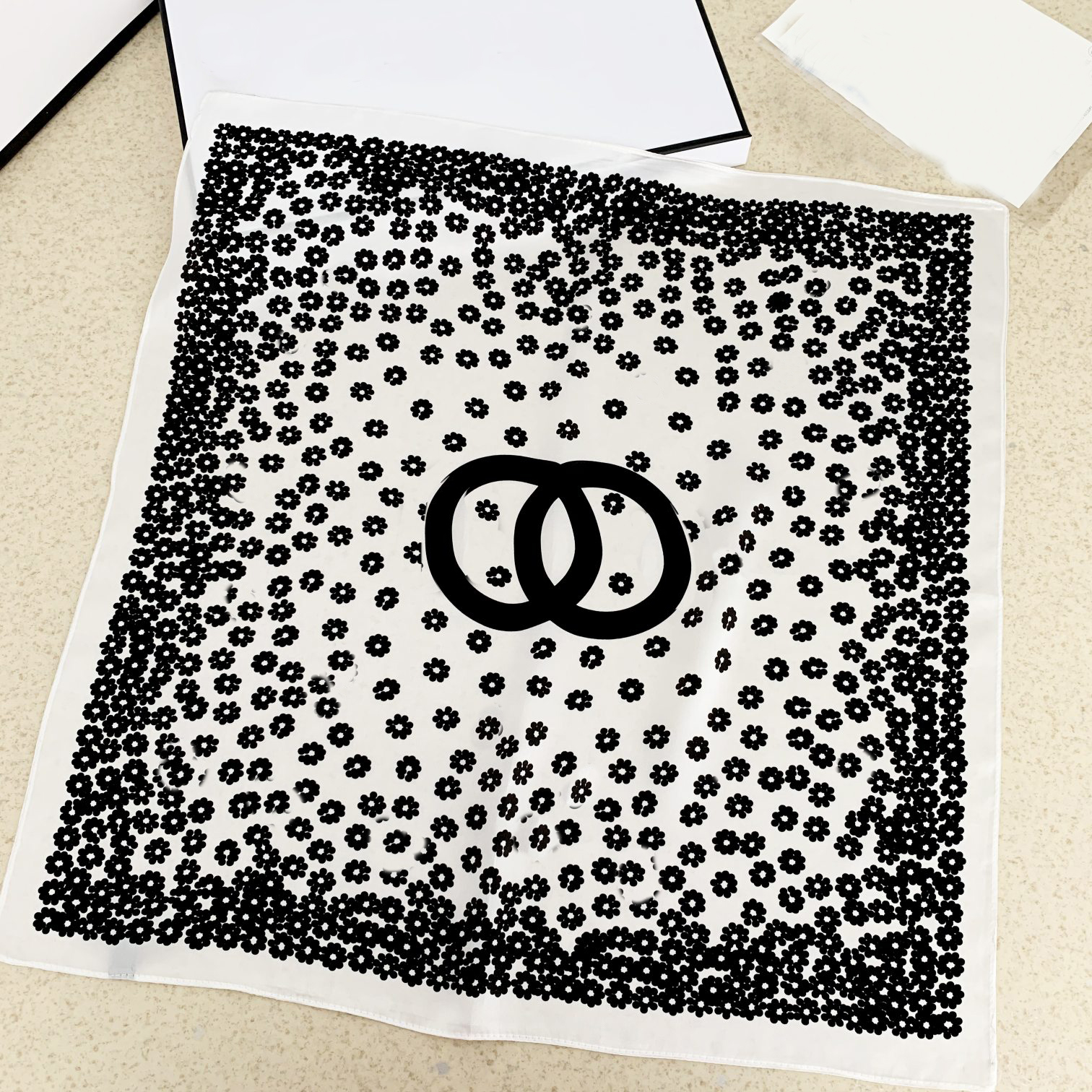 Advanced Fabric Small Square Scarves Simple Scarf European Brand Spring New Hairdress Fashion Clothing Accessories Exquisite Design Girl Family Gifts 