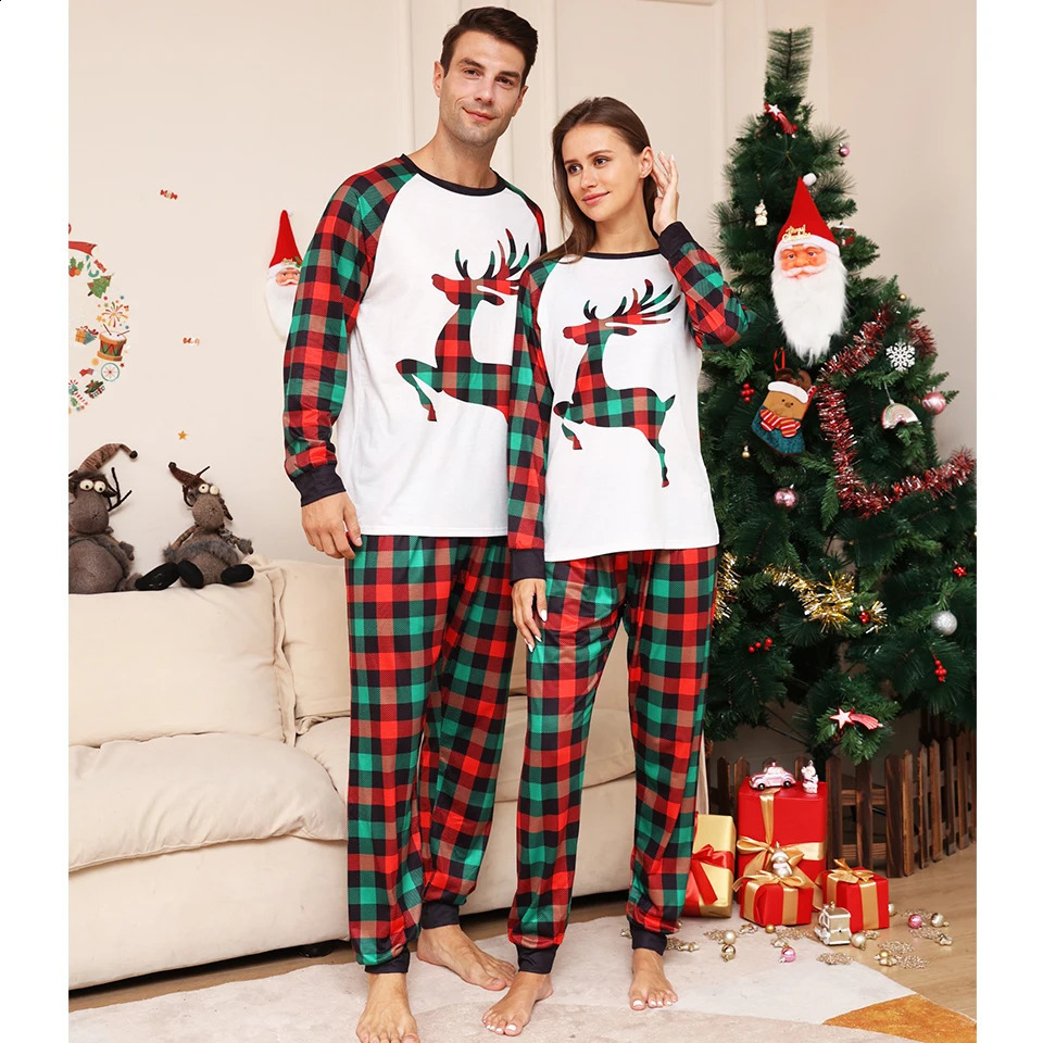 Christmas reindeer print top plain pants Christmas pajamas set matching set suitable for family sleepwear mother children baby dog clothing 240921