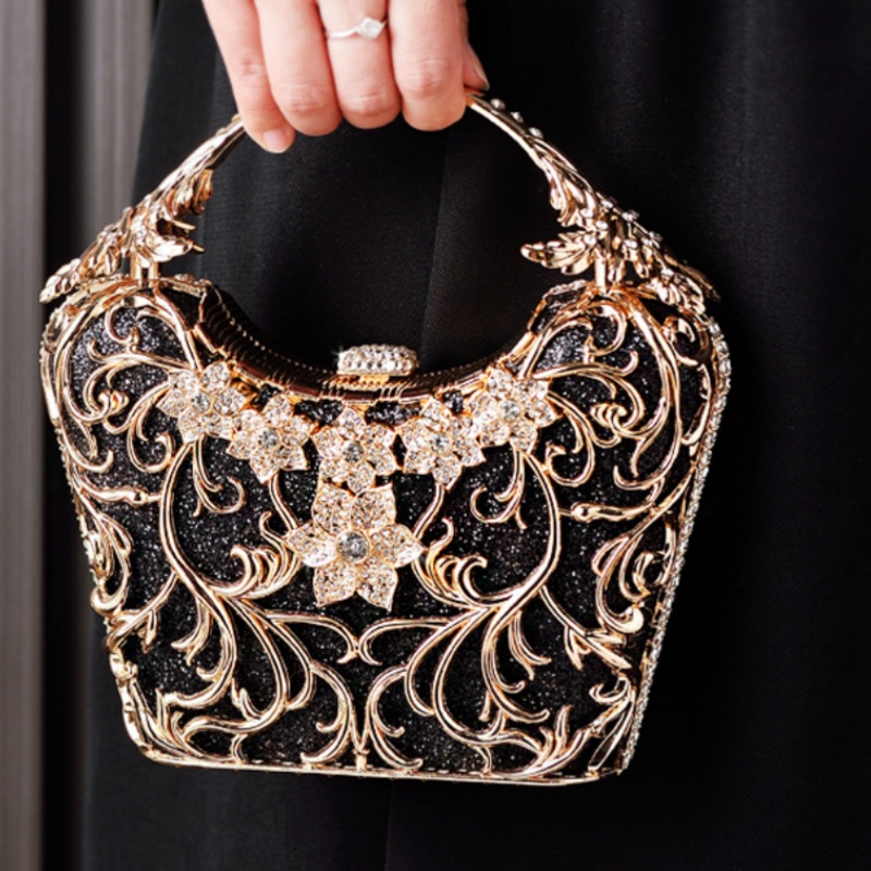 Black banquet bag in stock, high-end hollow out style, opponent's handbag, shiny banquet bag